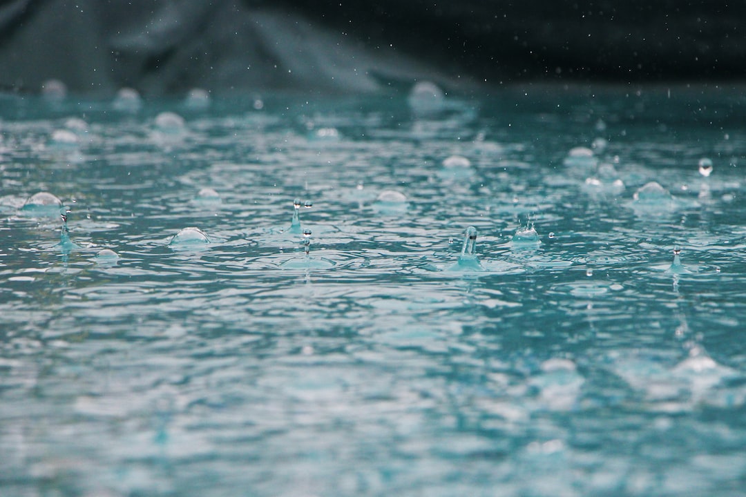 Cechy zbiorników retencyjnych na wodę deszczową: Oszczędzaj i chroń środowisko!