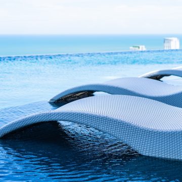 Jak technologia akrylowa zmienia oblicze nowoczesnych basenów?