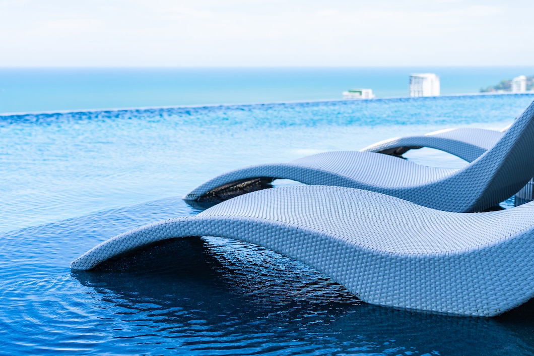 Jak technologia akrylowa zmienia oblicze nowoczesnych basenów?